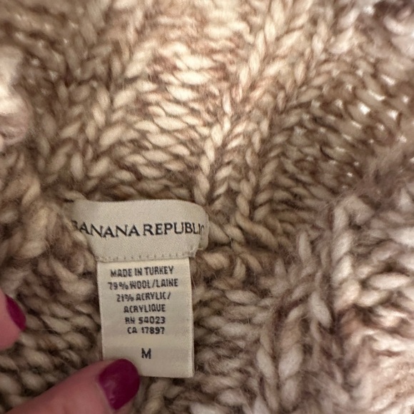 Banana Republic women’s Wool Blend Chunky Cable Knit Sweater – Size M - Picture 5 of 5